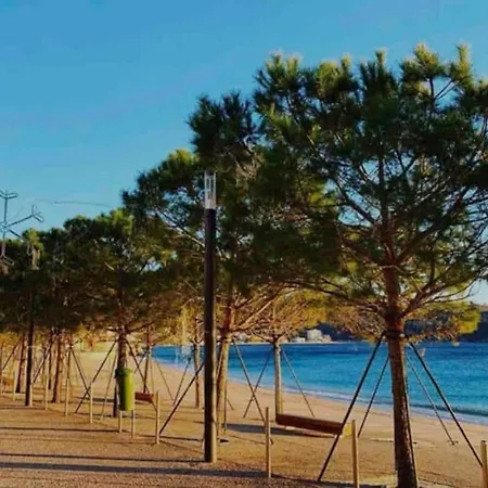 Appartement Cozy Small Within 2mins Walking To Himarë