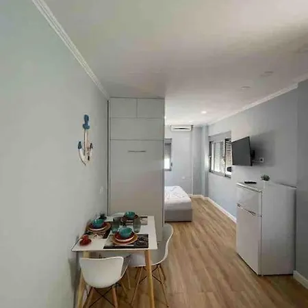 Cozy Small Studio Within 2mins Walking To Beach Apartment