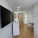 Apartament Cozy Small Within 2mins Walking To