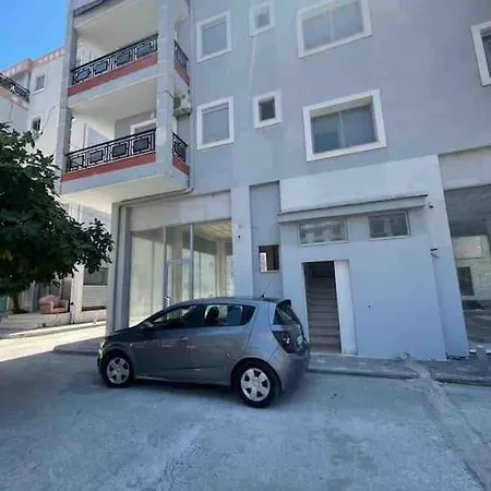 Cozy Small Within 2mins Walking To Apartment *