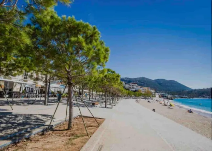 Cozy Small Within 2mins Walking To * Himare