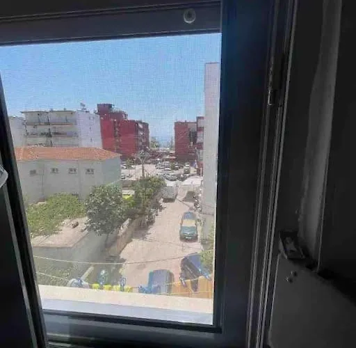 Cozy Small Within 2mins Walking To Apartment Himare