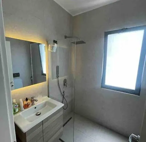 Cozy Small Within 2mins Walking To * Himare