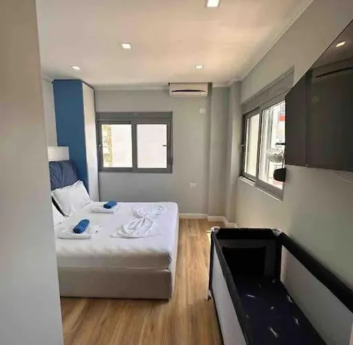 Cozy Small Within 2mins Walking To Apartment