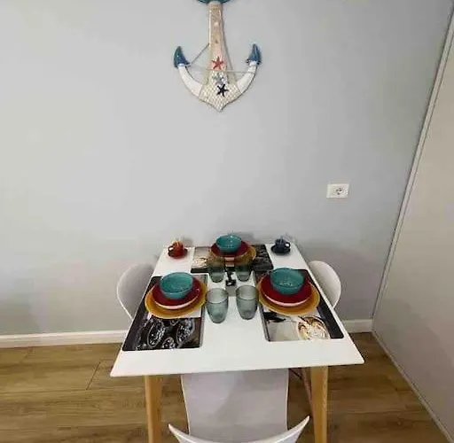 Apartment Cozy Small Within 2mins Walking To *